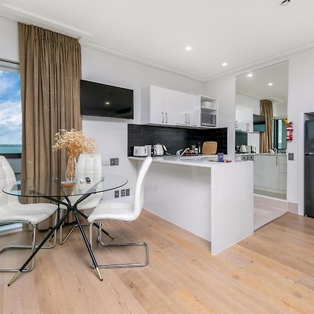 Exquisite Sun Soaked Corner Apartment Auckland Esterno foto