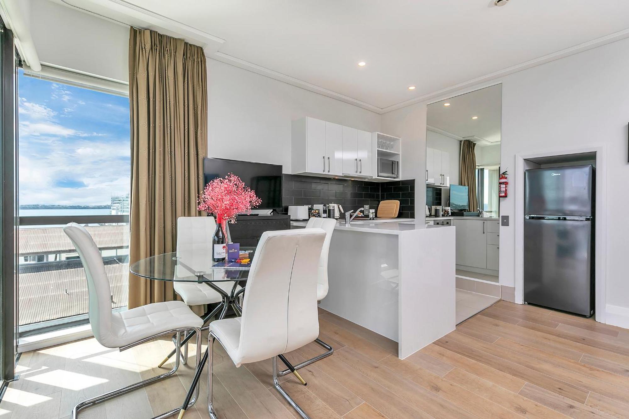 Exquisite Sun Soaked Corner Apartment Auckland Esterno foto