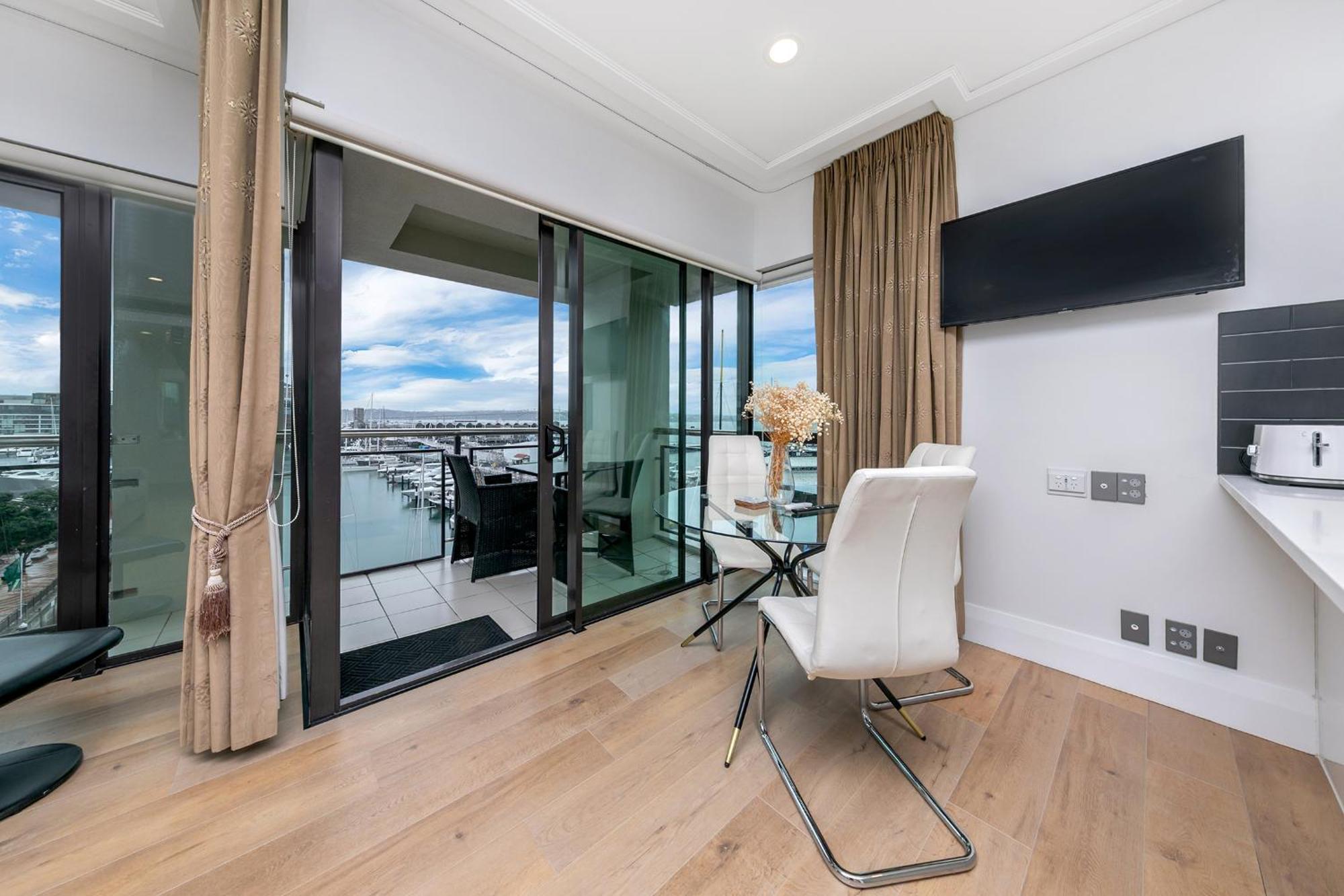 Exquisite Sun Soaked Corner Apartment Auckland Esterno foto